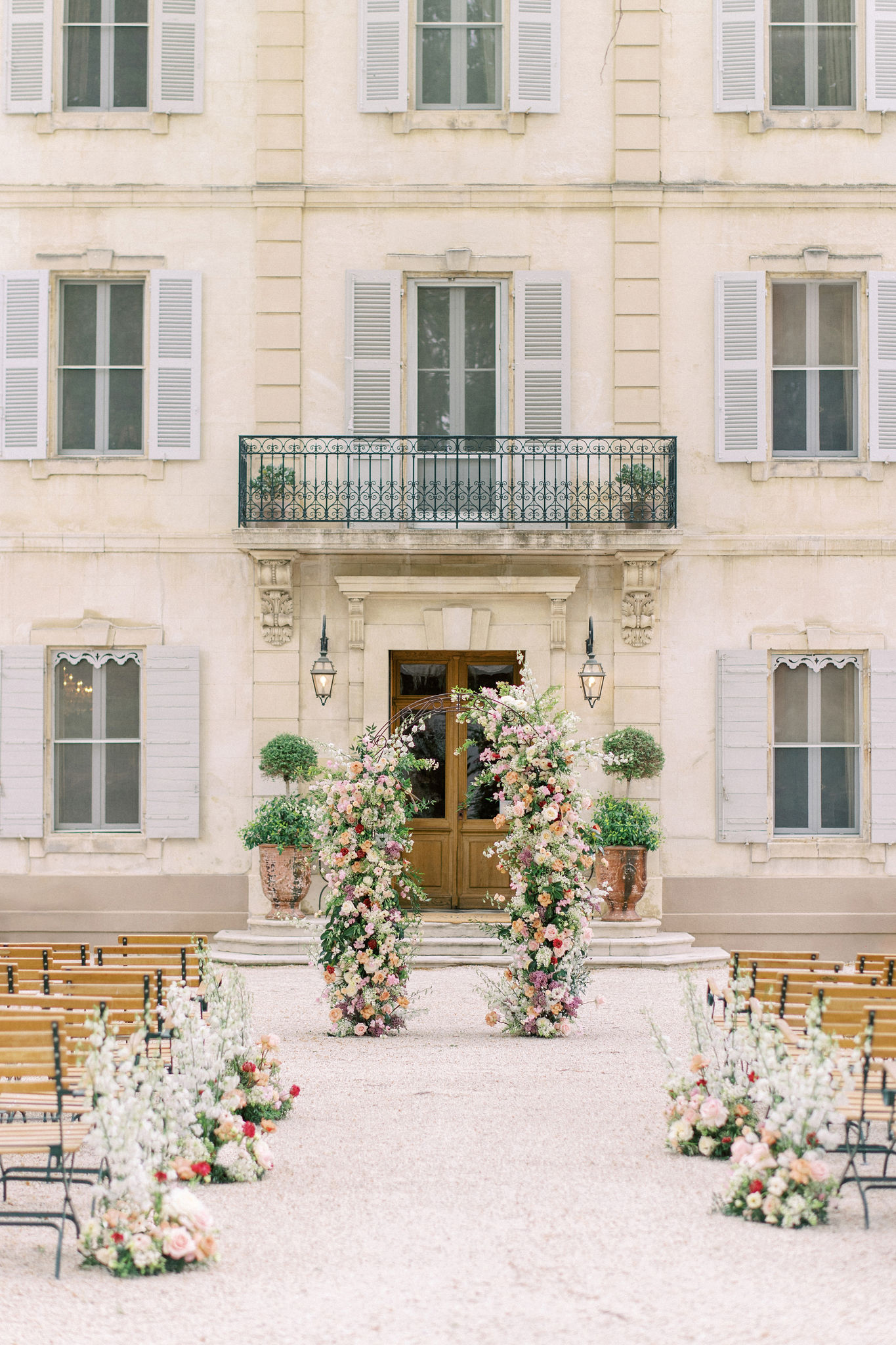 Spring wedding at Château des Alpilles
