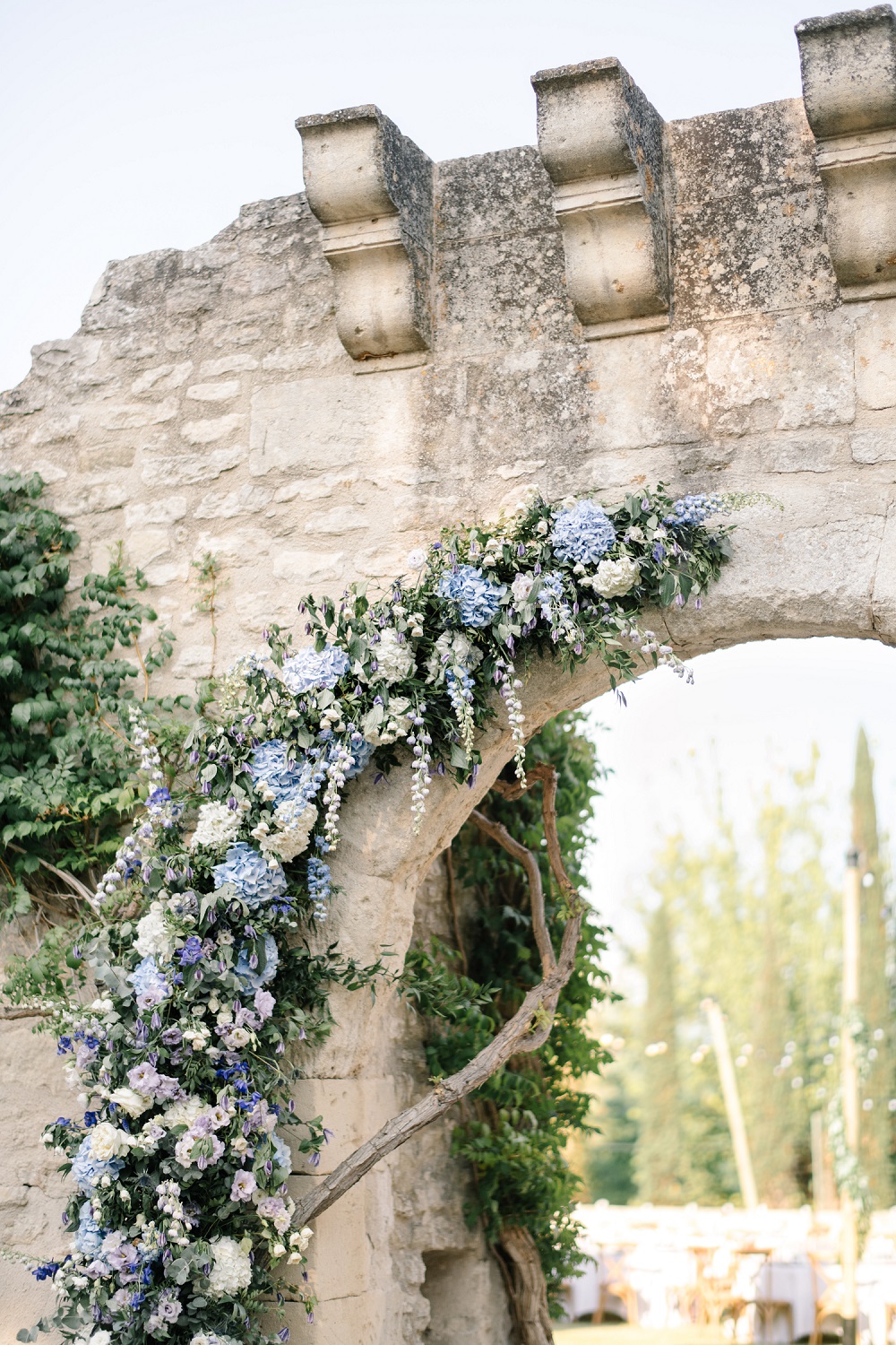 Blue château wedding | Les Quatre Tours
