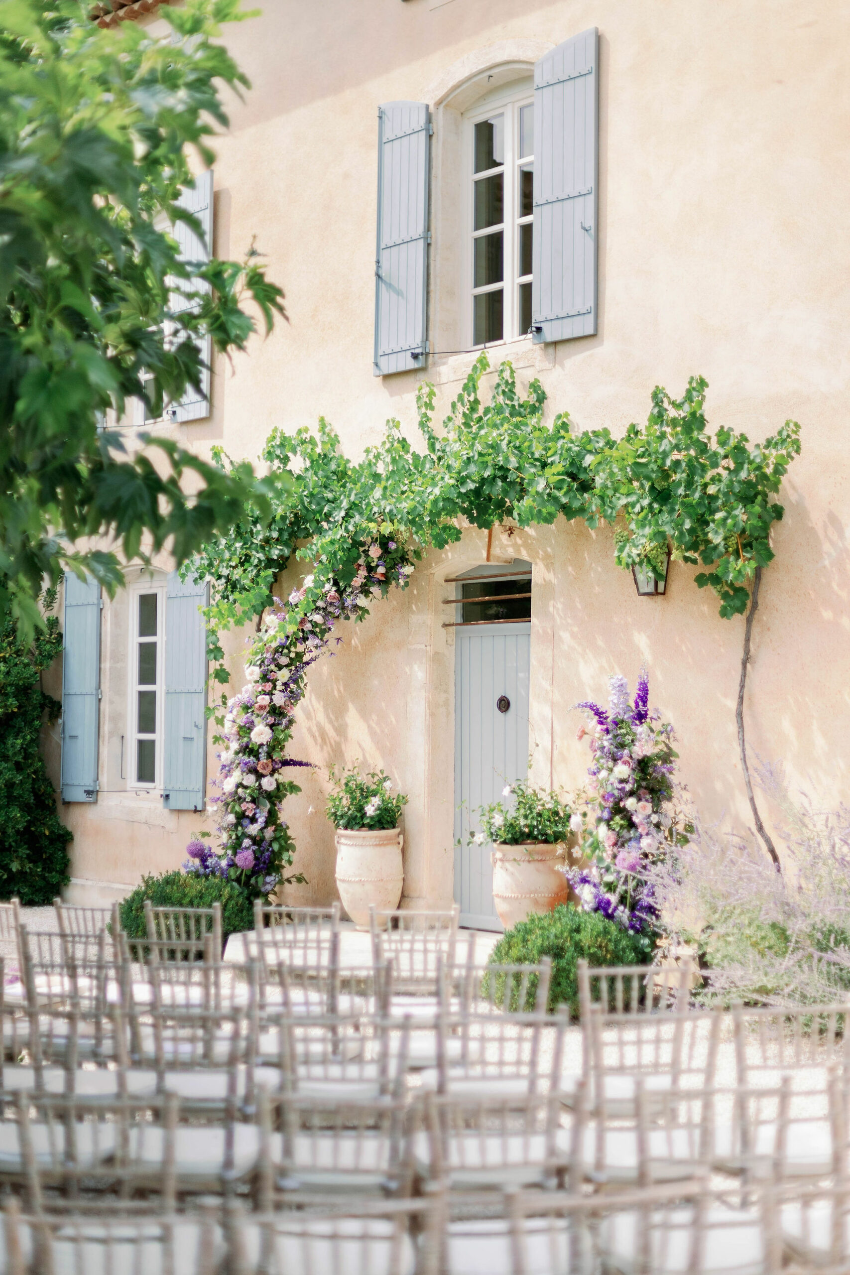 Courtyard ceremony | Bonnieux